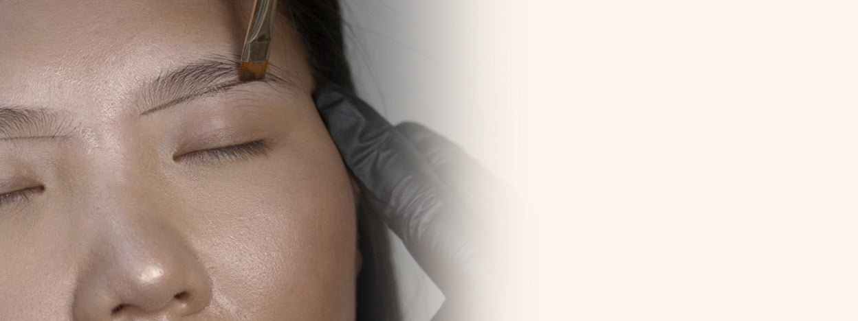 Cómo Realizar Una Prueba De Parche Para Henna En Las Cejas | London Lash España
