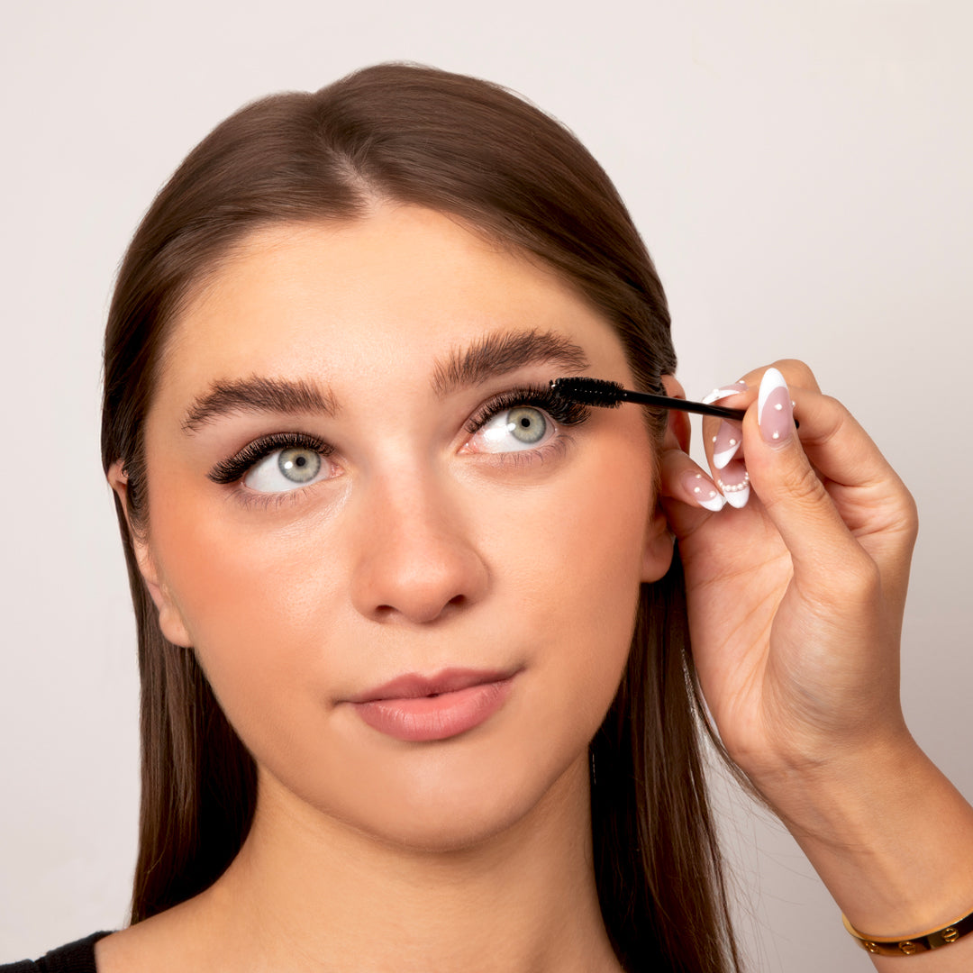 Modelo con Pestañas Camellia de Fácil Abanico de Volumen