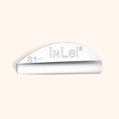 Rizadores de Pestañas de Silicona Tamaño S1 de InLei® UNO sobre fondo claro para destacar su tamaño pequeño.