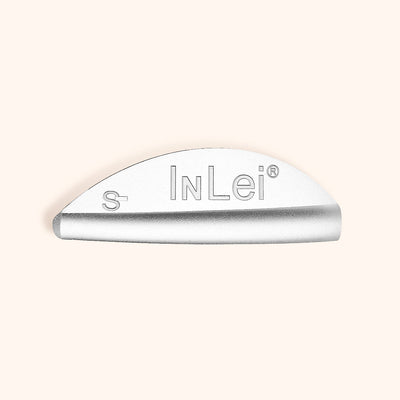 Detalle de la curvatura suave de los Rizadores de Pestañas de Silicona InLei® UNO Tamaño S, ideal para pestañas cortas.